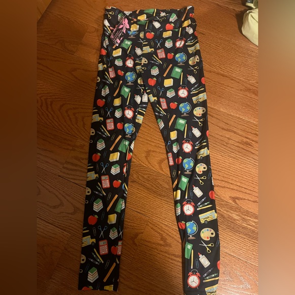 Teaching one size fits most stretchy leggings. - Picture 1 of 2